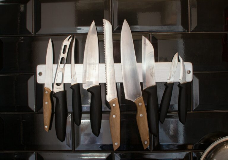How To Choose a Kitchen Knife: Tips for Choosing a Perfect Kitchen Knives Set